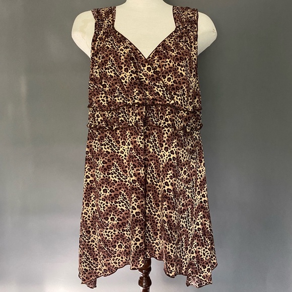 Venezia animal print plus size sleeveless tunic top. - Picture 2 of 7